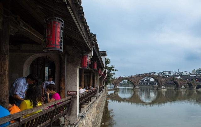 朱见深为什么那么宠爱万贵妃？有什么吸引他的地方